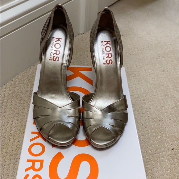 Michael Kors gold metallic heels - Picture 2 of 4